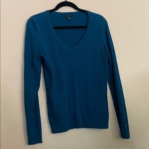 ON SALE‼️ V neck long sleeve top